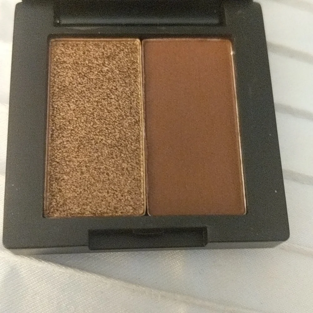 NWT Araceli Eyeshadow - Picture 2 of 3